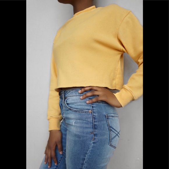 ✨CROP TOP SWEATER✨ - Picture 2 of 3